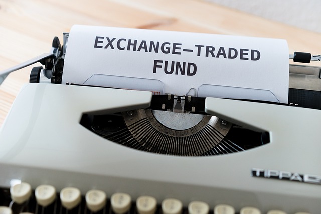 > Exchange Traded Fund (ETF) क्या है और यह शेयर बाजार में कैसे काम करता है