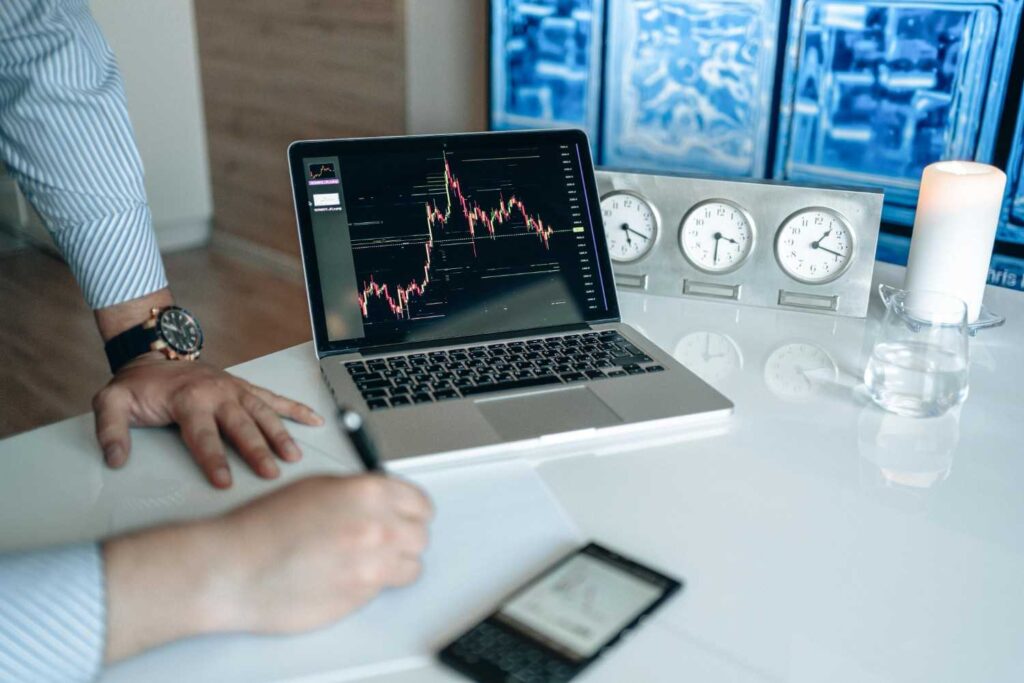 Stock market live chart analysis on laptop screen showing price movement – Intraday trading setup with data and trend graph.