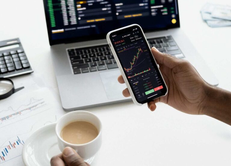 Long Term Investing vs Short Term Trading – कौन है बेहतर तरीका शेयर मार्केट में? (2025 Guide) WhatsApp Image 2025 10 10 At 8.07.14 PM 768x553