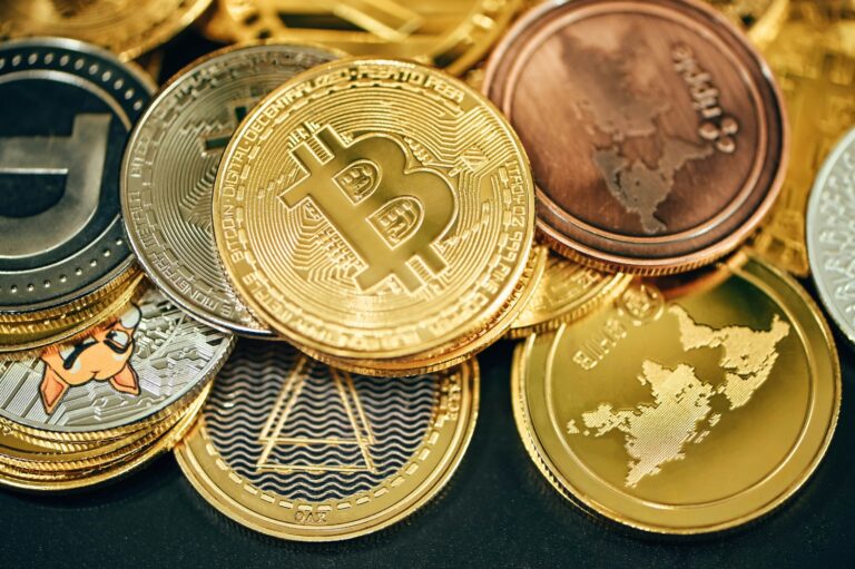 Bitcoin में निवेश कैसे करें (Step-by-Step गाइड in Hindi) WhatsApp Image 2025 10 05 At 4.25.18 PM 1 768x511