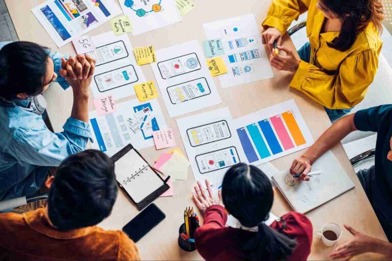 Encompass Design India Ltd (ScaleSauce) क्या है? – बिज़नेस मॉडल, सर्विसेज, ग्रोथ और भविष्य | Hindi Guide 2025 Encompass Design India Ltd ScaleSauce product design, UX UI design और brand strategy पर काम करती हुई creative team
